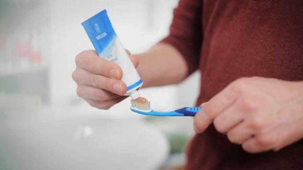 salt tooth paste